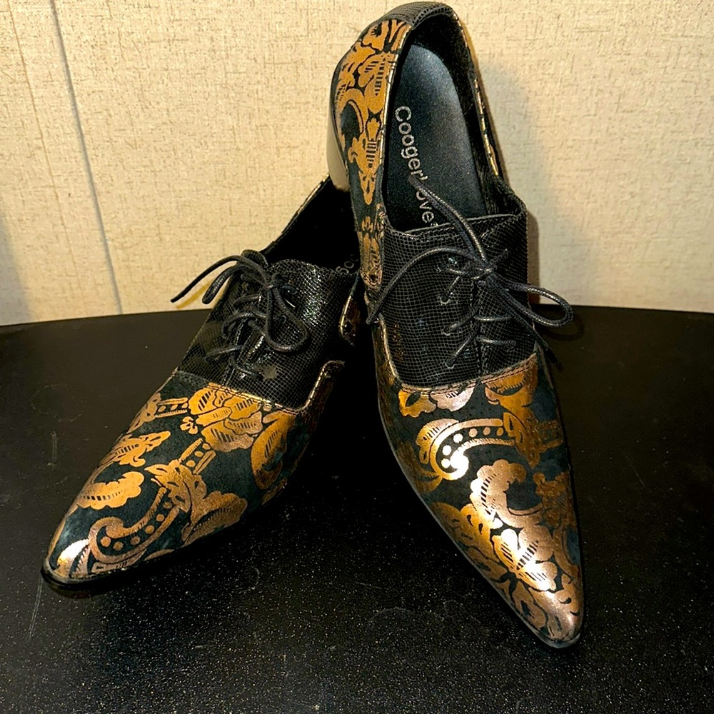 Men’s formal dress shoe Black & gold Eur size 43, US size 9 Pointed toe